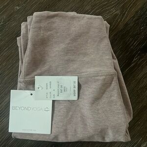 Beyond Yoga legging size small new with tags